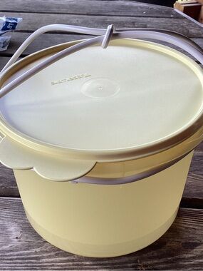 Tupperware Easter Basket Canister with Cariolier Handle - pale yellow